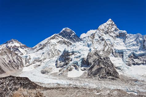  Das Shiwandashan Gebirge: Eine mystische Reise durch 10.000 Gipfel!