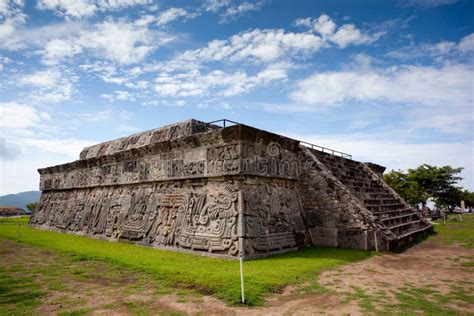  Der Templo de la Serpiente Emplumada: Ein Reise ins Herz der Maya-Kultur in Frontera!