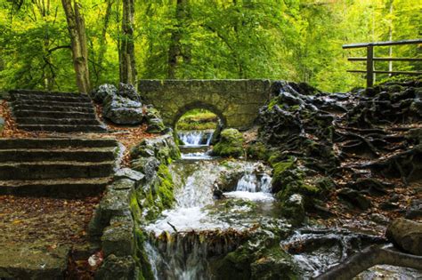 Die malerischen Wasserfälle von Luofu – Ein unvergessliches Naturerlebnis!