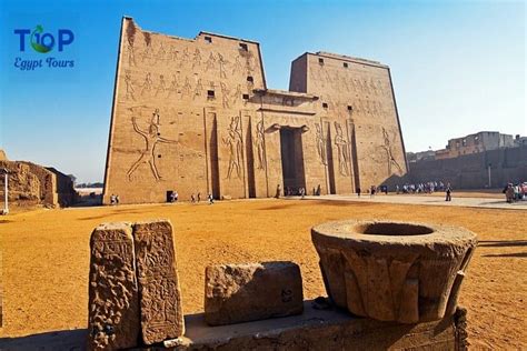 Die Überreste des Tempels von Horus – Ein verstecktes Juwel im Herzen von Edfu!